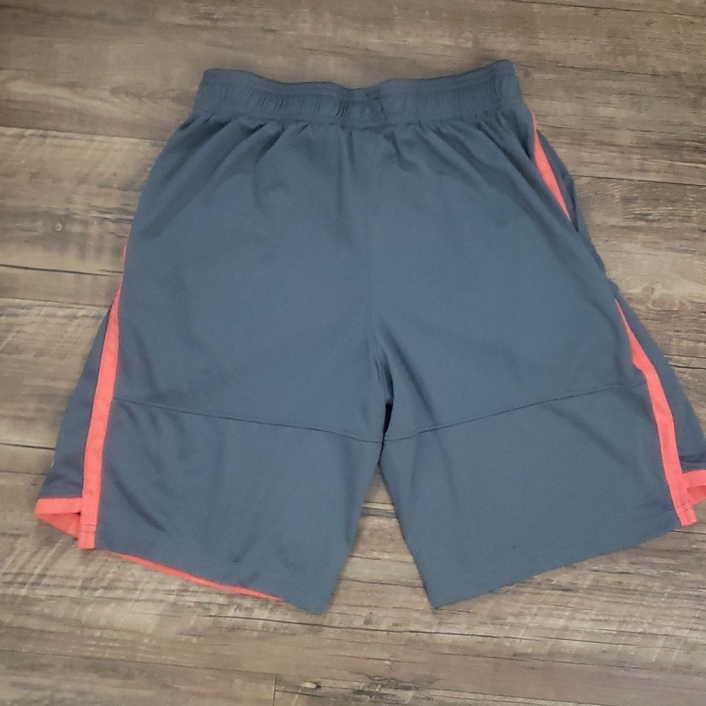 Under Armour Boys Shorts sz YLG Loose Fit - Picture 5 of 5